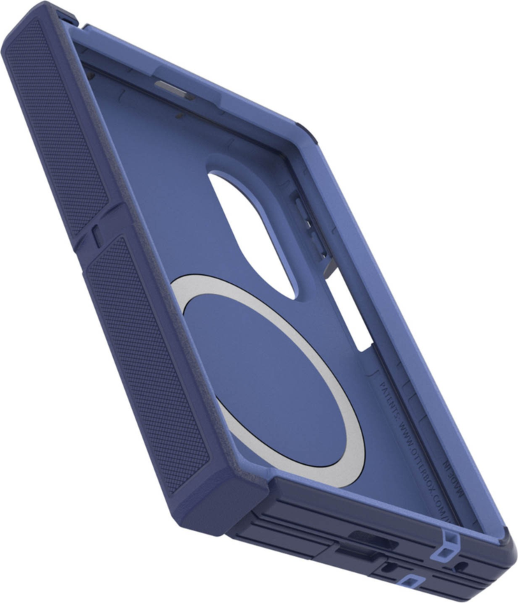 This rugged OtterBox Defender Series Pro XT with magnets case guards phones against the drops, dirt, scrapes and bumps with its dual-layer design.