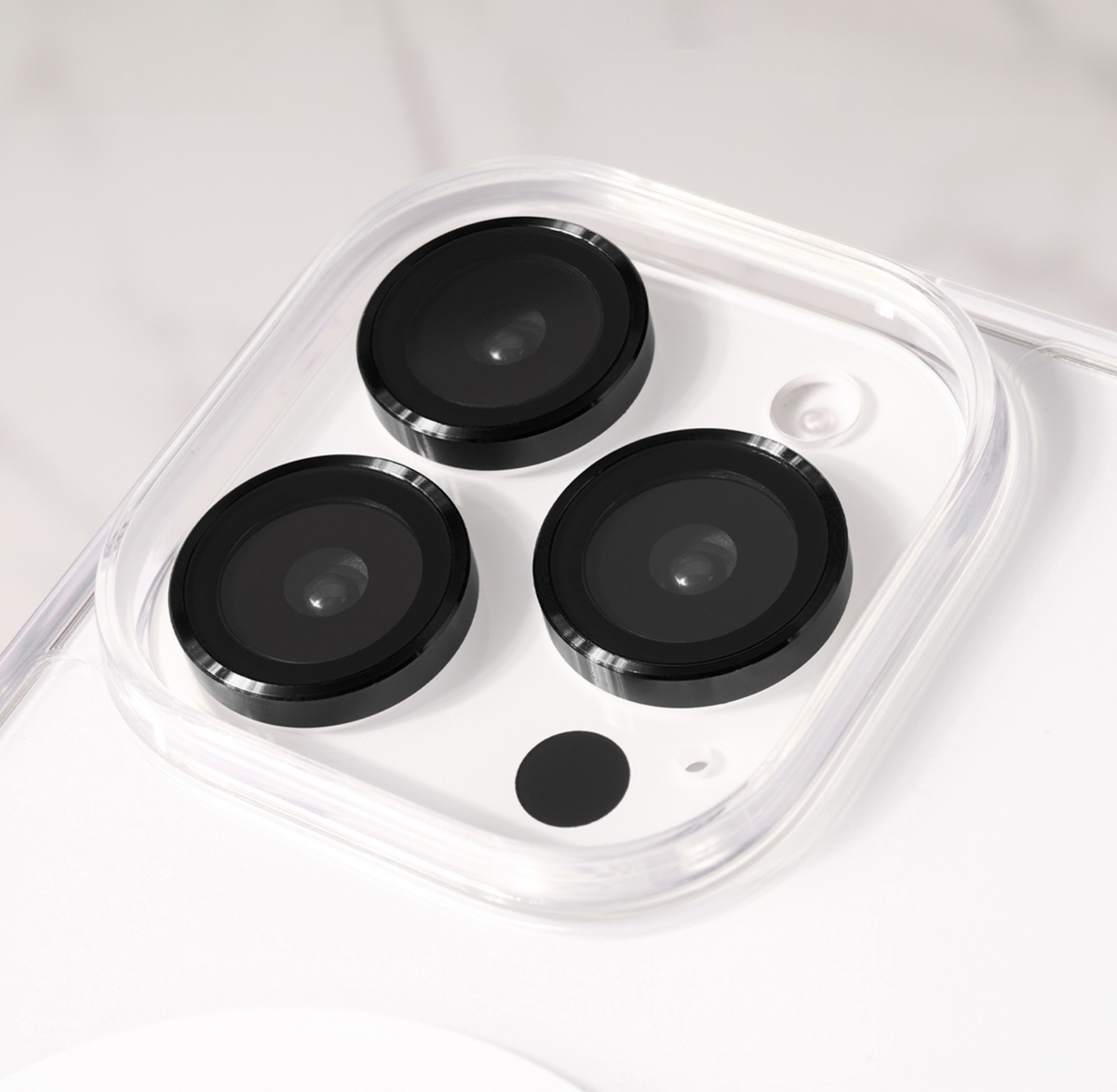 Keep the camera lens on your device in tip top shape with the Case-Mate Aluminum Ring Glass Lens Protector.