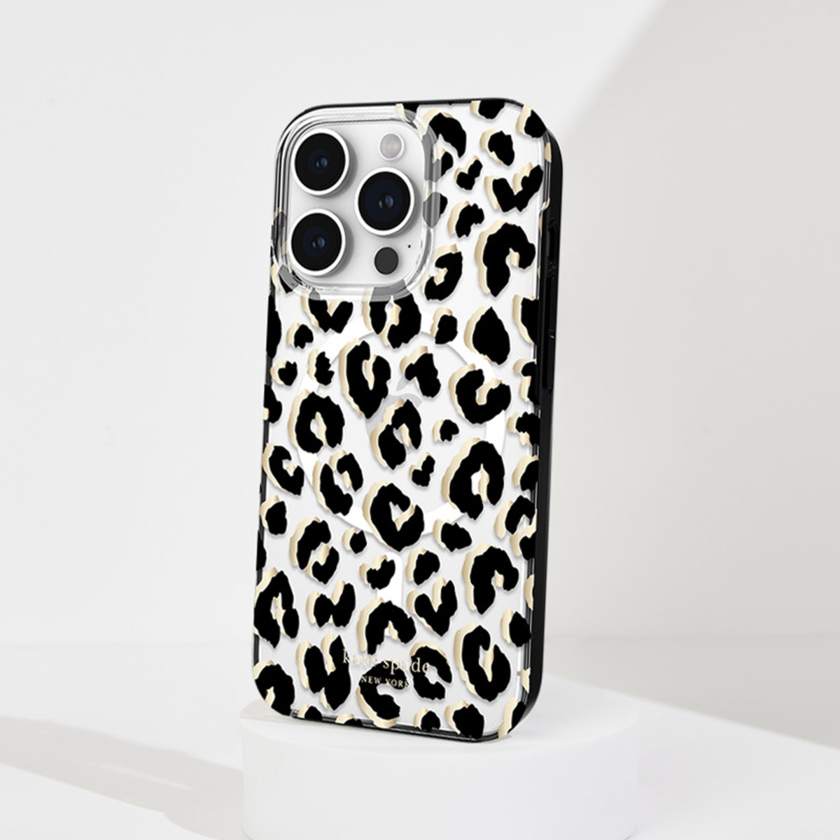 Fashion meets protection with the Kate Spade Protective Hardshell MagSafe series case, combining style with an impressive 10 ft drop protection and MagSafe compatibility.