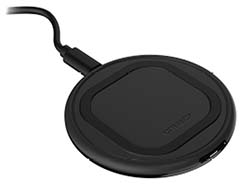 The Otterbox 10W Solos Wireless Charging Pad w/ stand features a multi-position stand.
Easily drop and charge thanks to the anti-slip forked base.