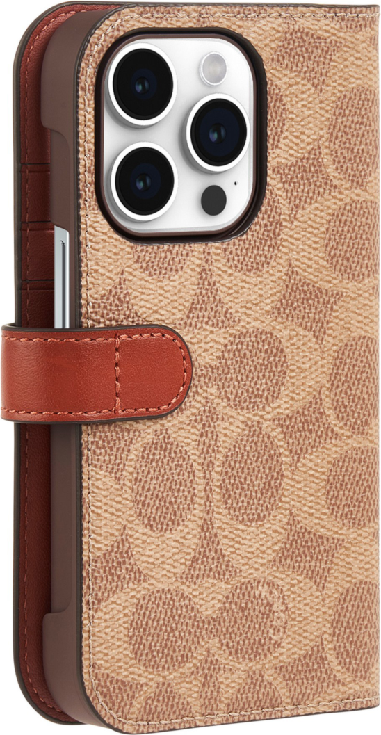 Crafted with Coach’s signature canvas, the Coach Signature C Folio Case holds the absolute essentials with its sleek design and three credit card slots.