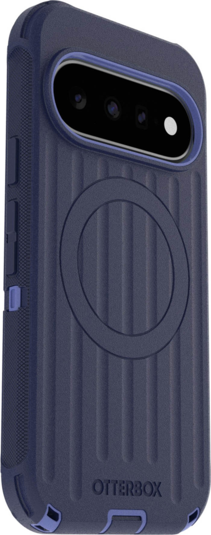 The OtterBox Defender Series Pro is the toughest case providing rugged protection against harsh drops. Equipped with magnets and non-slip texturing.
