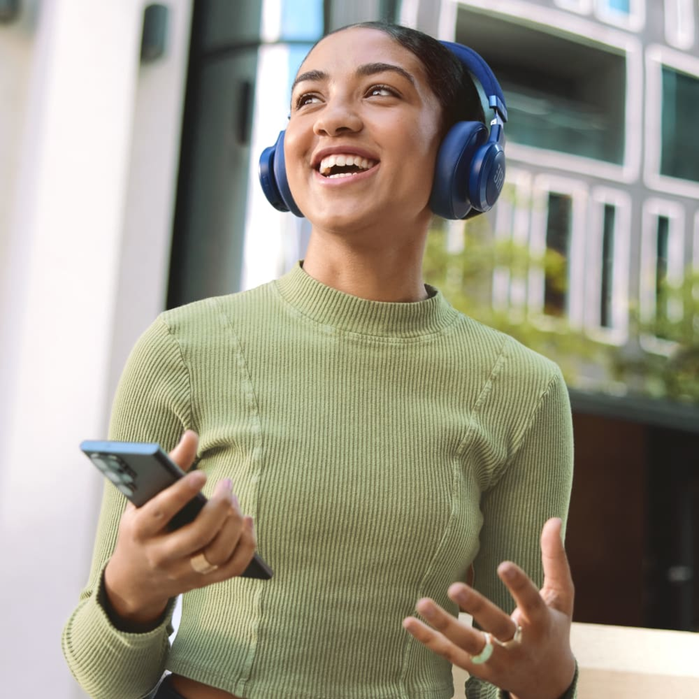 Wireless Over-Ear Headphones With True Adaptive Noise Cancelling