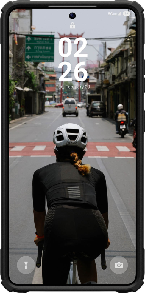 Featuring the integrated kickstand, UAG’s Plasma XTE magnetic case offers unwavering protection in dynamic translucent design with a built-in magnet module.