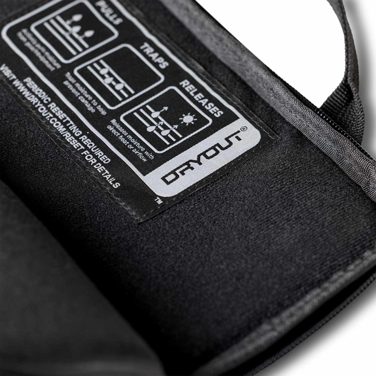 Urban Armor Gear (UAG) - Dryout Ulti Laptop Sleeve 16in - Black