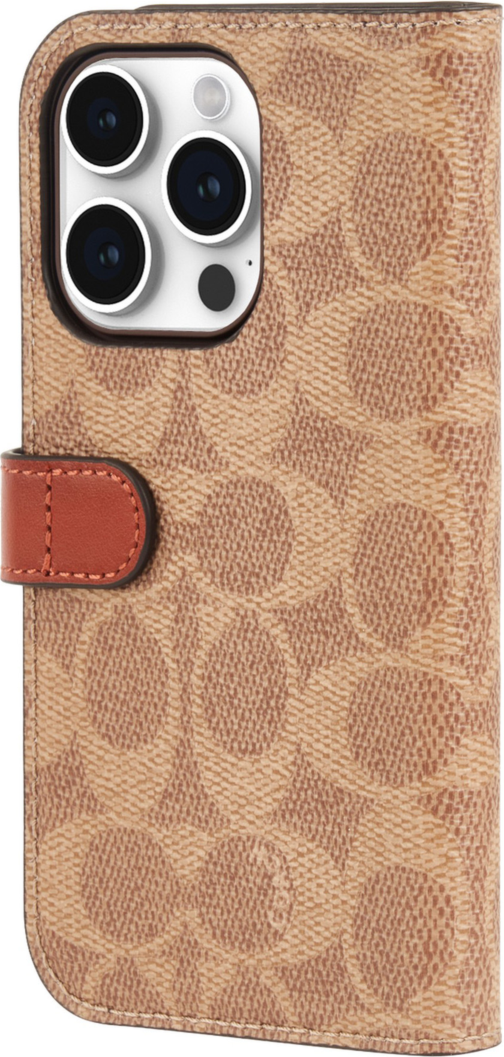 Crafted with Coach’s signature canvas, the Coach Signature C Folio Case holds the absolute essentials with its sleek design and three credit card slots.