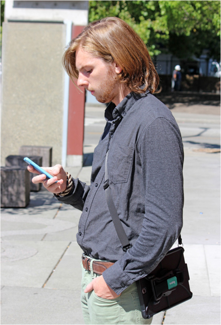 Comfortably carry tablets with the RAM Shoulder Strap for RAM IntelliSkin® cases works for left or right shoulder.