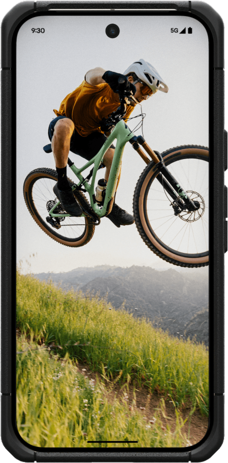 Inspired by modern wanderers, the UAG Scout Series case features a featherlight composite construction of strong and durable TPU.