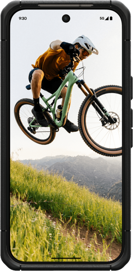 Inspired by modern wanderers, the UAG Scout Series case features a featherlight composite construction of strong and durable TPU.
