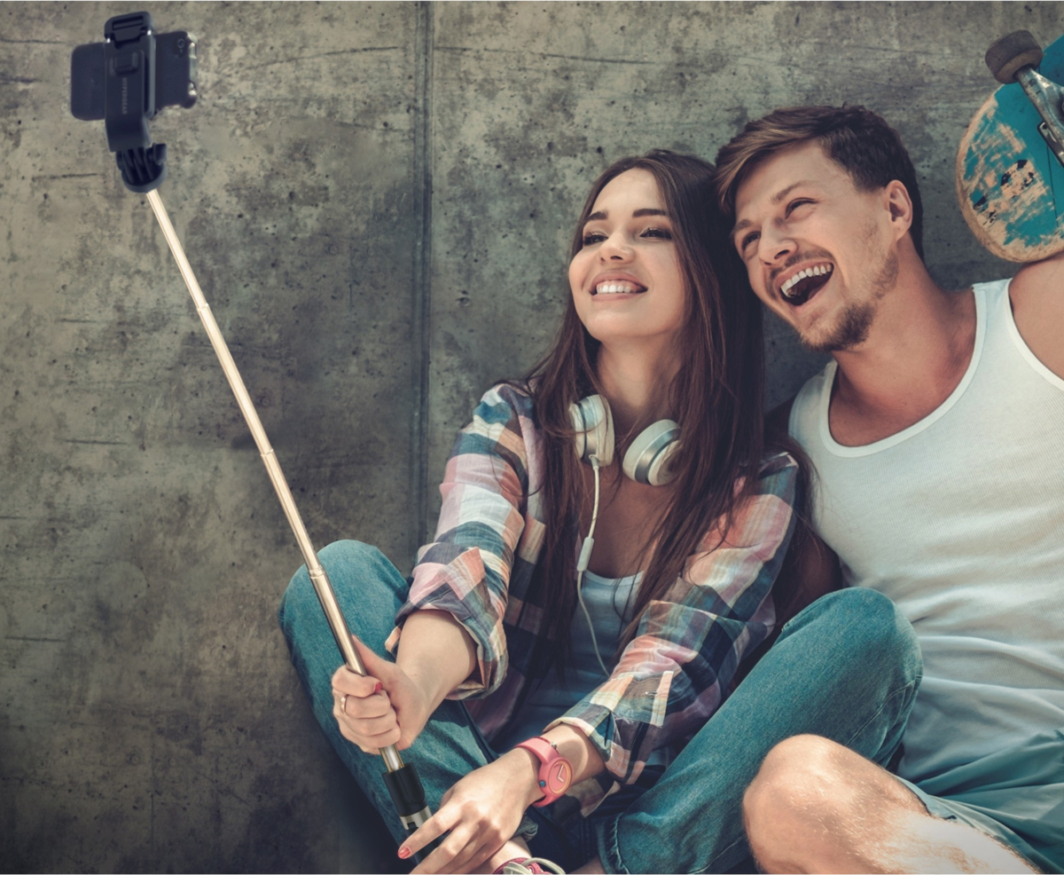 Capture every moment with the HyperGear SnapShot Wireless Selfie Stick & Tripod! Featuring multiple mounting options (for phones, GoPro’s & cameras) and a detachable Bluetooth remote.